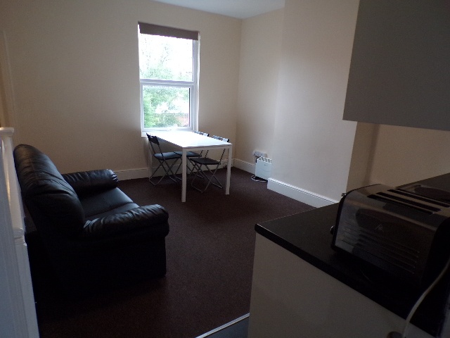 1 Bed Flat, Kingsland Avenue, CV5, N1 7GU