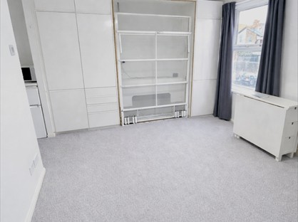 Studio Flat, Shinners Close, SE25
