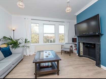 2 Bed Flat, Approach Road, SW20