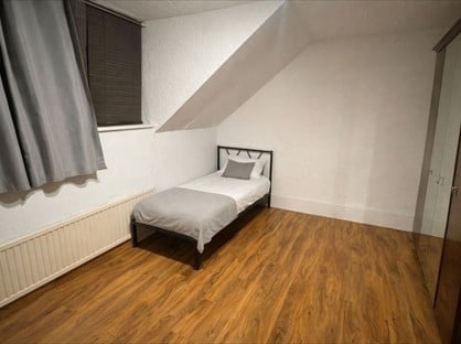 4 Bed Terraced House, Morell Close, EN5