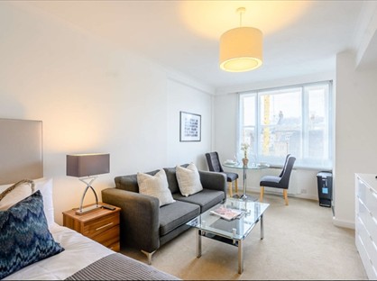 Studio Flat, Hill Street, W1J