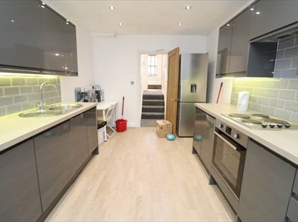 Room in a Shared Flat, Leythe Road, W3