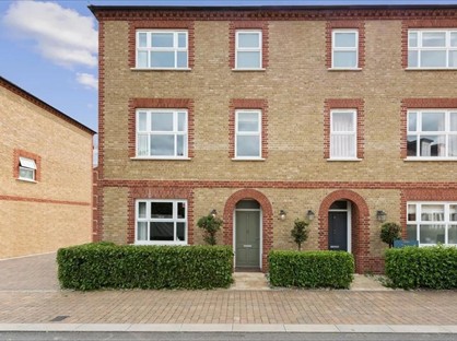 4 Bed Semi-Detached House, Sassoon Drive, EN4