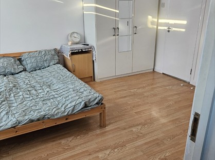 Studio Flat, Sunnymead Road, NW9