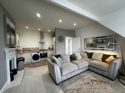 2 Bed Flat, Approach Road, BH14