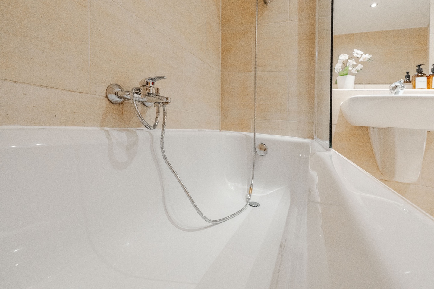 Additional image 32 of 2 Bed Flat, Oldham Place, L1, N1 7GU