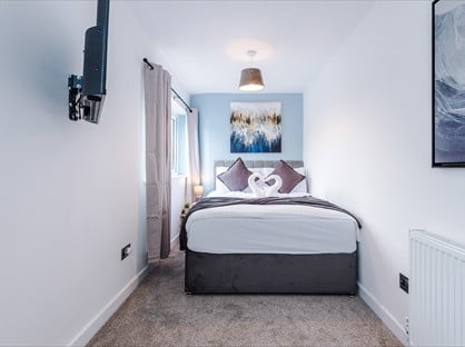 4 Bed Semi-Detached House, Honford Road, M22