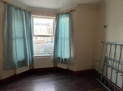 4 Bed Terraced House, Sibley Grove, E12