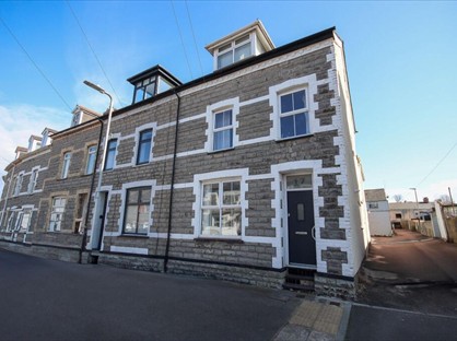 3 Bed Flat, High Street, CF64