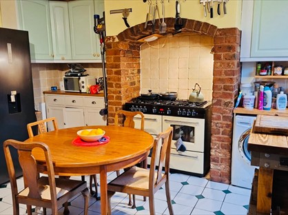 4 Bed Terraced House, New Mill Road, HD9