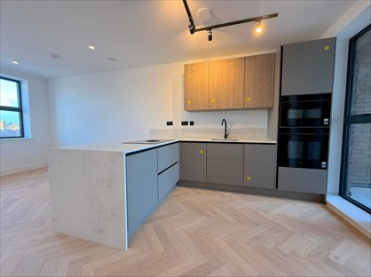 1 Bed Flat, Cannon Hill Lane, SW20