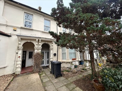 1 Bed Flat, Fairfield Road, IG8