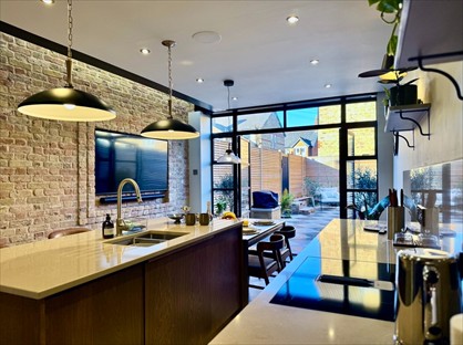 3 Bed Terraced House, Southview Terrace, PE9