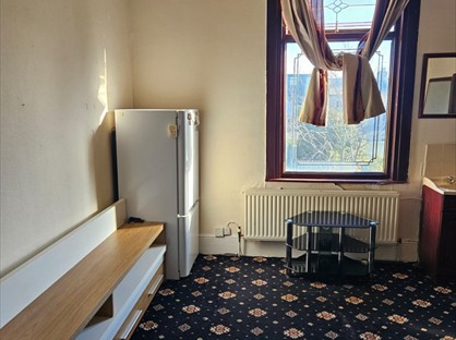 Room in a Shared House, Aldborough Road South, IG3