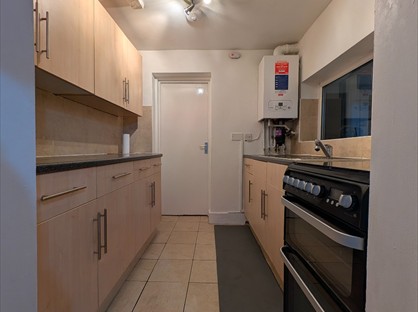 1 Bed Terraced House, Skeltons Lane, E10