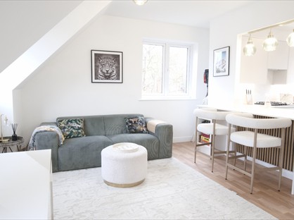 1 Bed Flat, Station Road, RG40