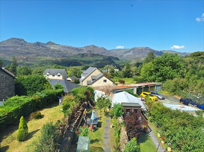 2 Bed Terraced House, Blaneau Rd, LL41