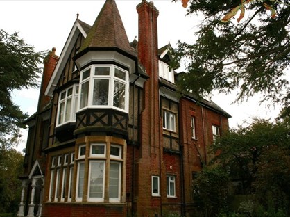 Studio Flat, Cranley Lodge, GU1