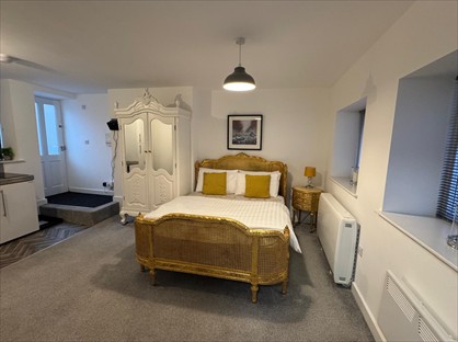 Studio Flat, Plants Yard, S80