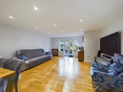 4 Bed Terraced House, Aston Close, HP3