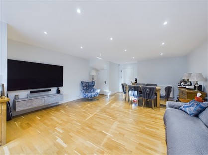 4 Bed Terraced House, Aston Close, HP3