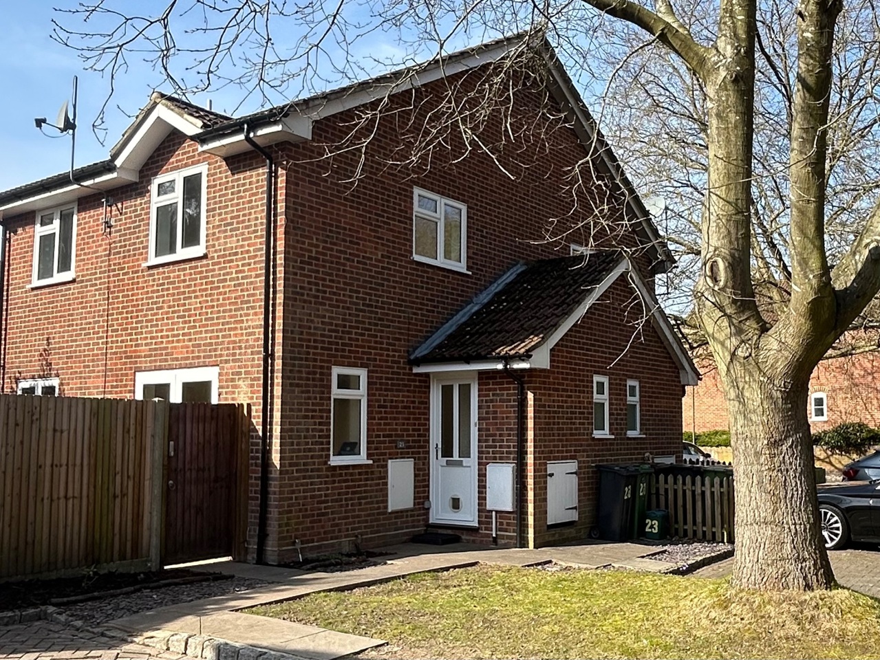 Bagshot - 2 Bed Semi-Detached House, Laird Court, GU19 - To Rent Now ...