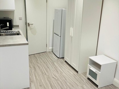 Studio Flat, Lincoln Gardens, IG1