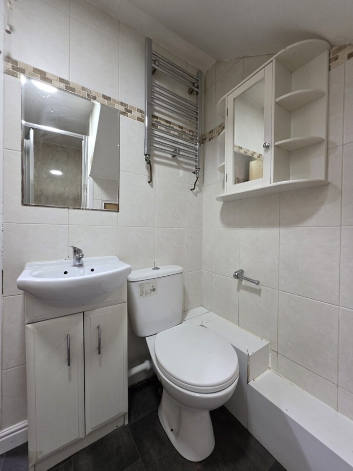 Additional image 6 of 1 Bed Flat, Broadway, CF24, N1 7GU