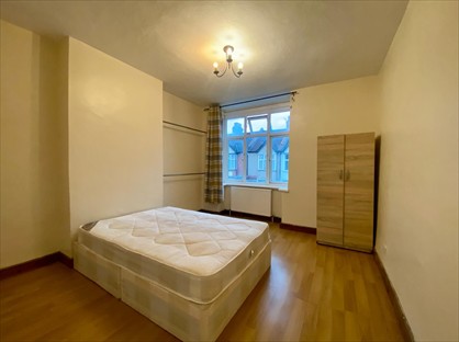 3 Bed Terraced House, Oakwood Avenue, CR4