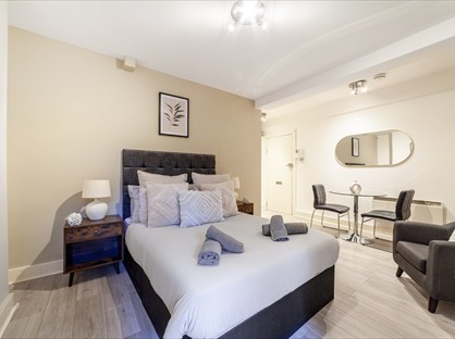 Studio Flat, Carlton Mansions, W9