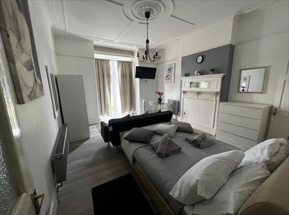 1 Bed Flat, Norbury Court Road, SW16