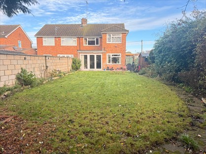 3 Bed Semi-Detached House, Ereswell Road, LU3