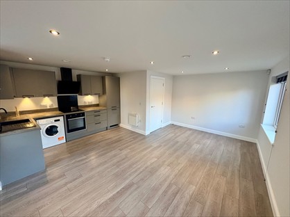 1 Bed Flat, West End Court, LS11