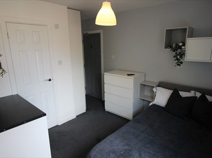 Room in a Shared House, Barton Lane, M30