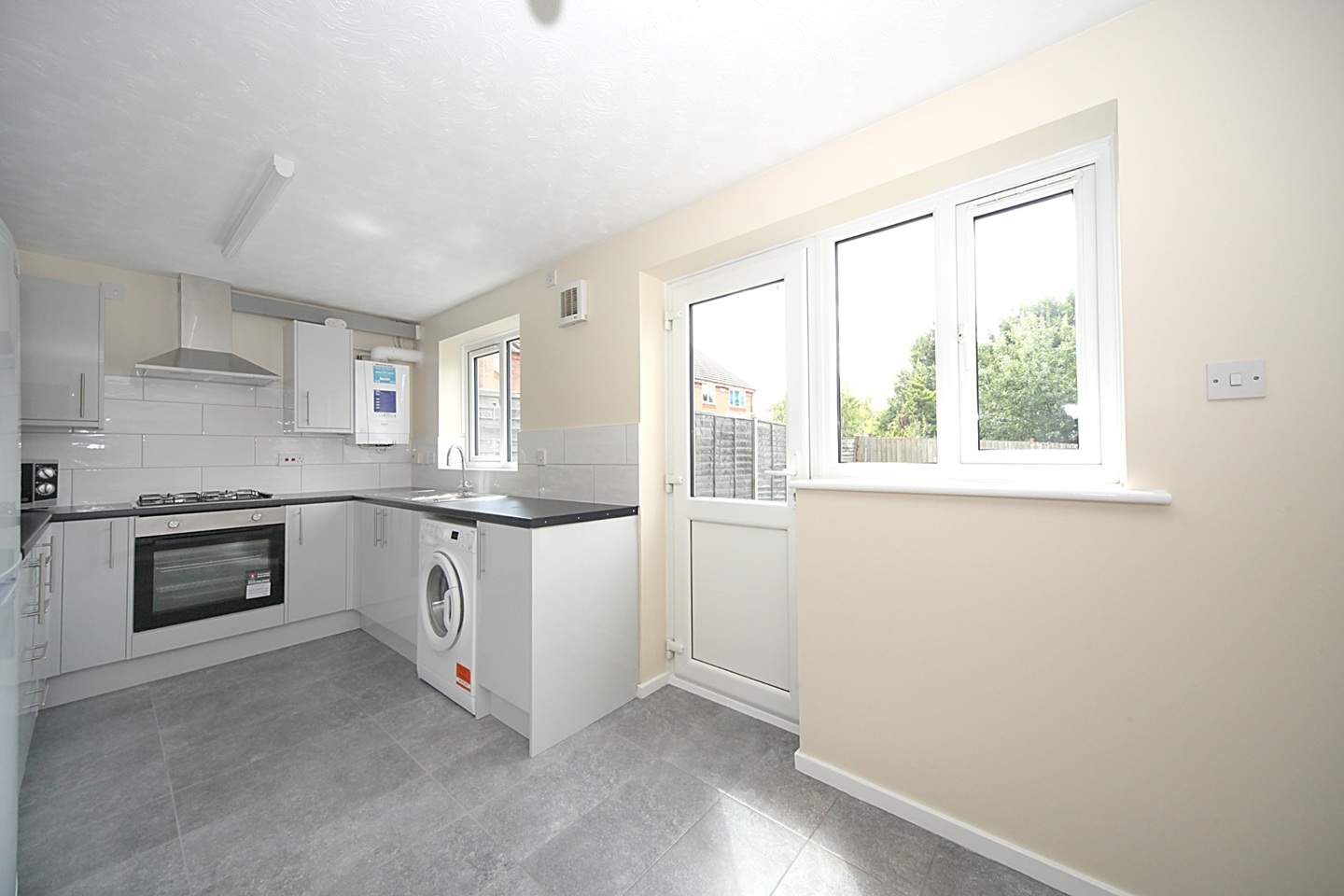 Milton Keynes - 3 Bed Terraced House, Rhodes Place, MK6 - To Rent Now ...