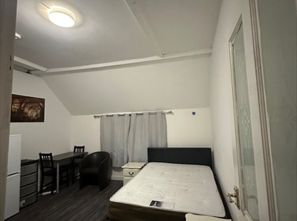 Studio Flat, Church Road, BS5