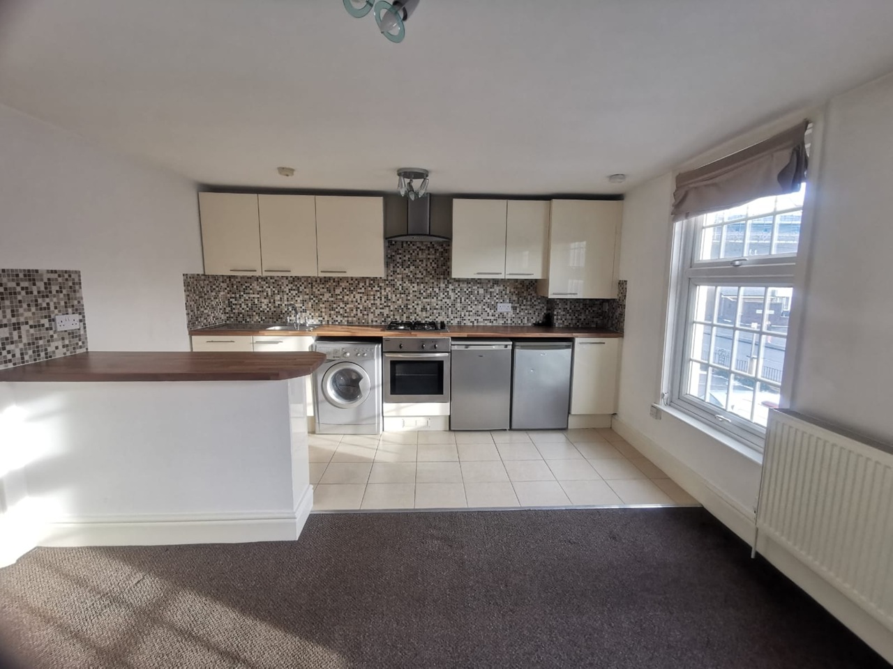 1 Bed Flat, Oaklands, RG1 photo 2