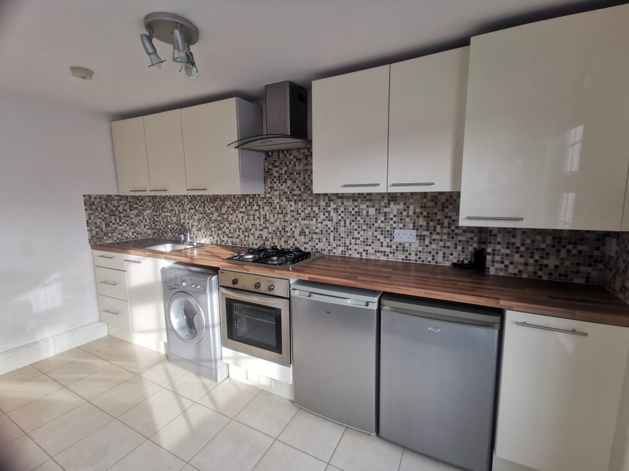 1 Bed Flat, Oaklands, RG1 photo 3