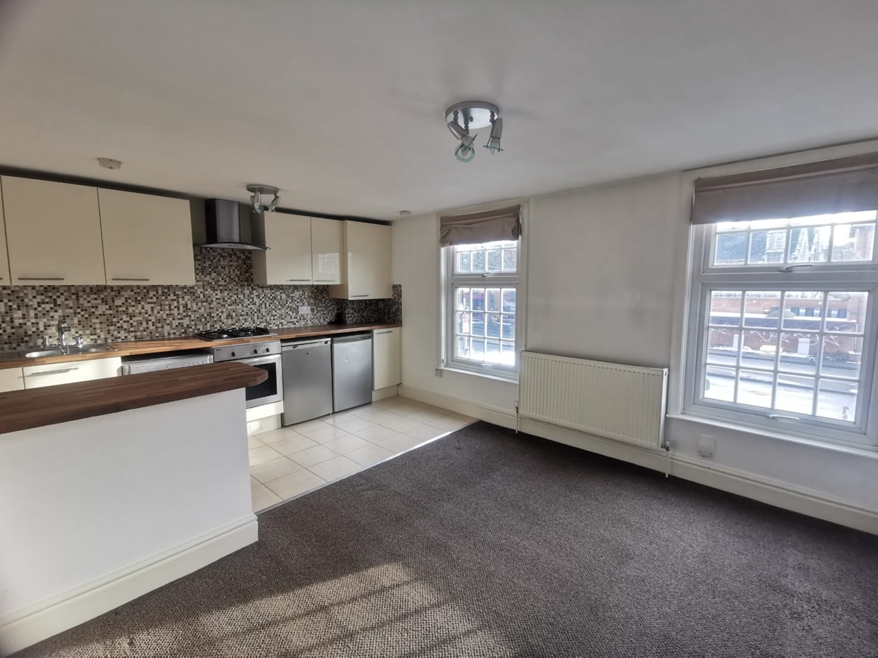 1 Bed Flat, Oaklands, RG1 photo 4