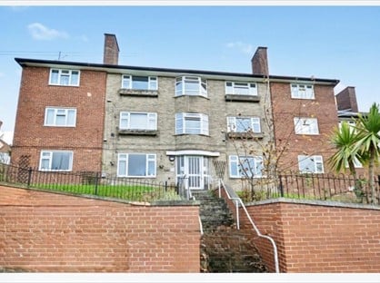 2 Bed Flat, Middlegate, WF17