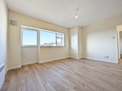 1 Bed Flat, The Hendre Flats, NP23