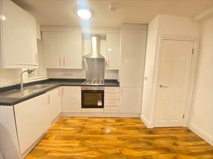 1 Bed Flat, High Street, TW3