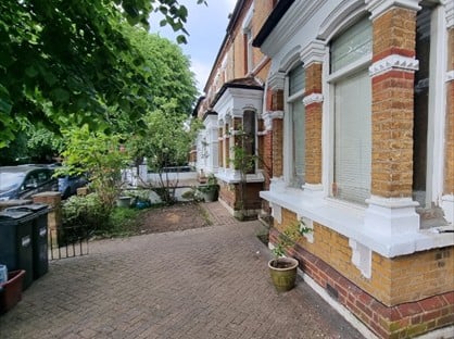 4 Bed Semi-Detached House, St. Stephens Road, TW3