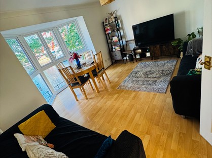 Room in a Shared Flat, Winnipeg Quay, M50