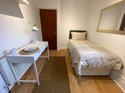 Bedsit, Sumatra Road, NW6