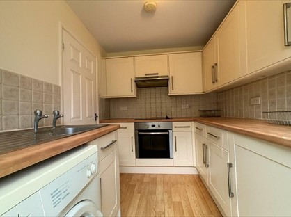 1 Bed Flat, Dashwood Avenue, HP12