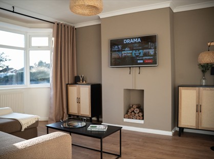 3 Bed Semi-Detached House, Oldfield Crescent, CH4