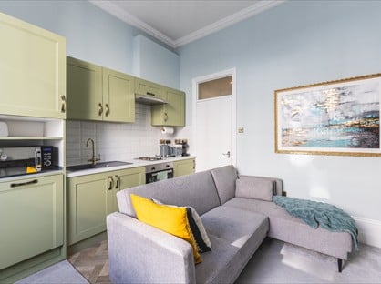 1 Bed Flat, Warwick Way, SW1V