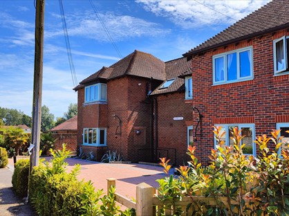 2 Bed Flat, Main Road, PO18