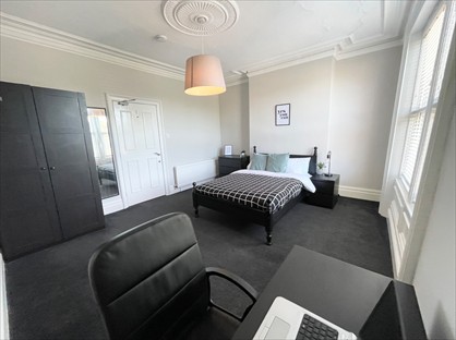 6 Bed Terraced House, Oxnam Crescent, NE2